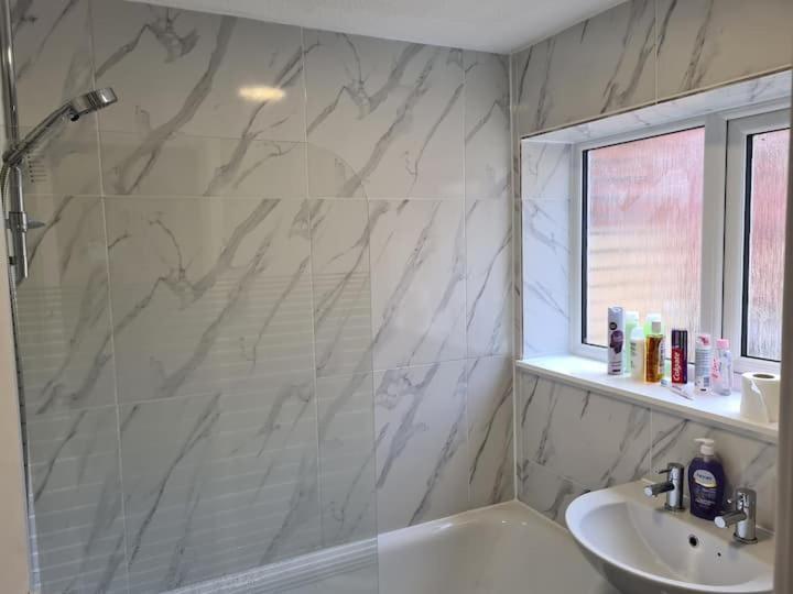 Next To Liverpool Stadium Apartment Ngoại thất bức ảnh